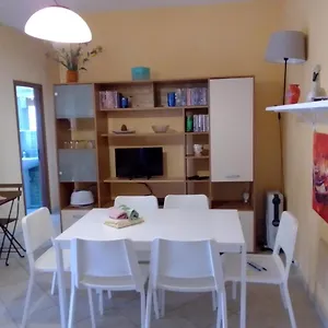  Appartamento Piano Terra Con Posto Auto Italia